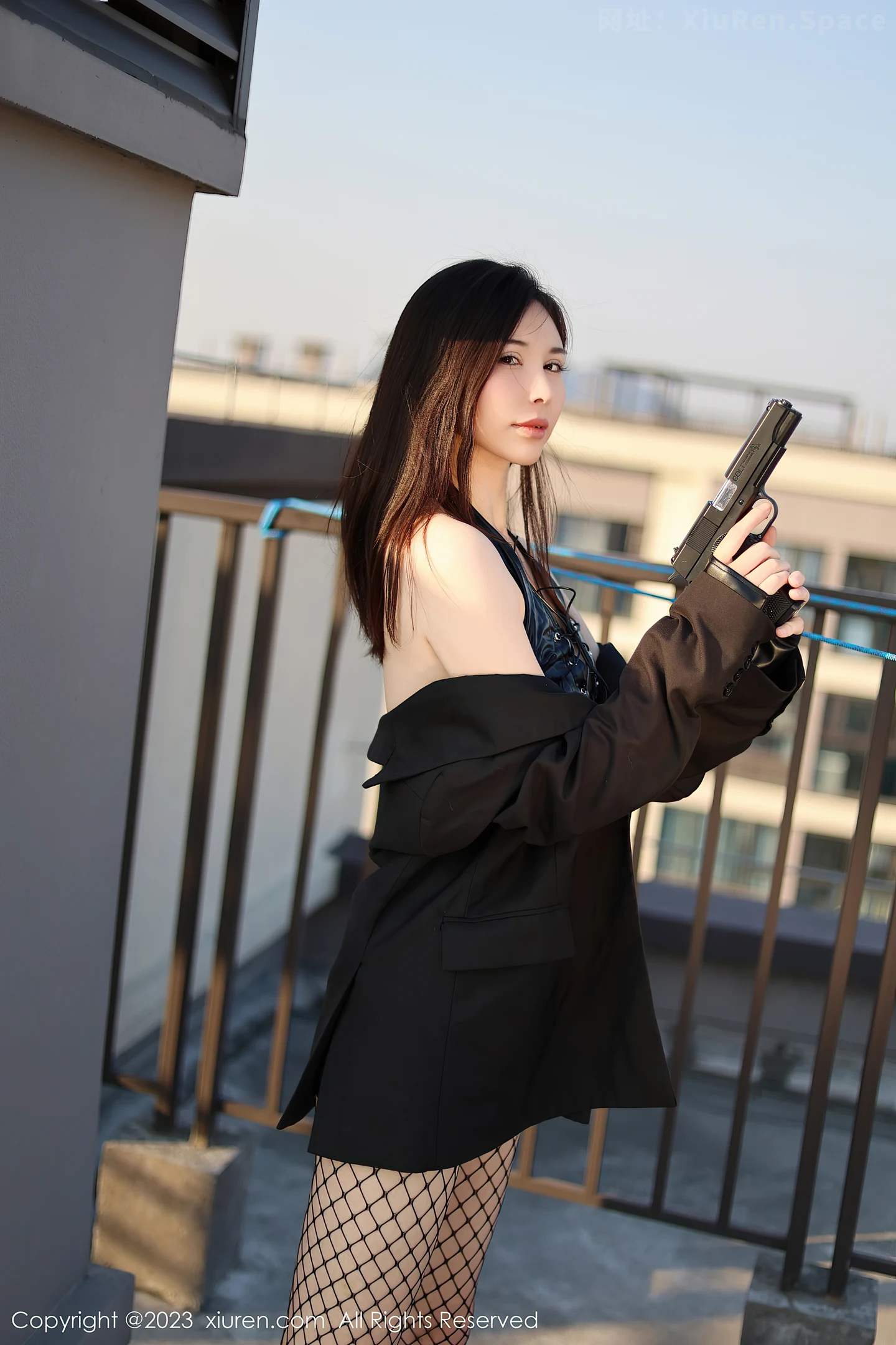 图片[6]-[XiuRen秀人网]VOL.7772 模特曼柔户外性感黑丝服饰配黑色网格袜秀曼妙身姿撩人诱惑写真80P-秀人网官方网站